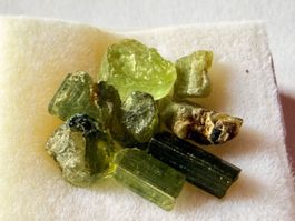 Lot Verdelite, Edelsteine. Roh, schöne Farbe, Top Zustand!