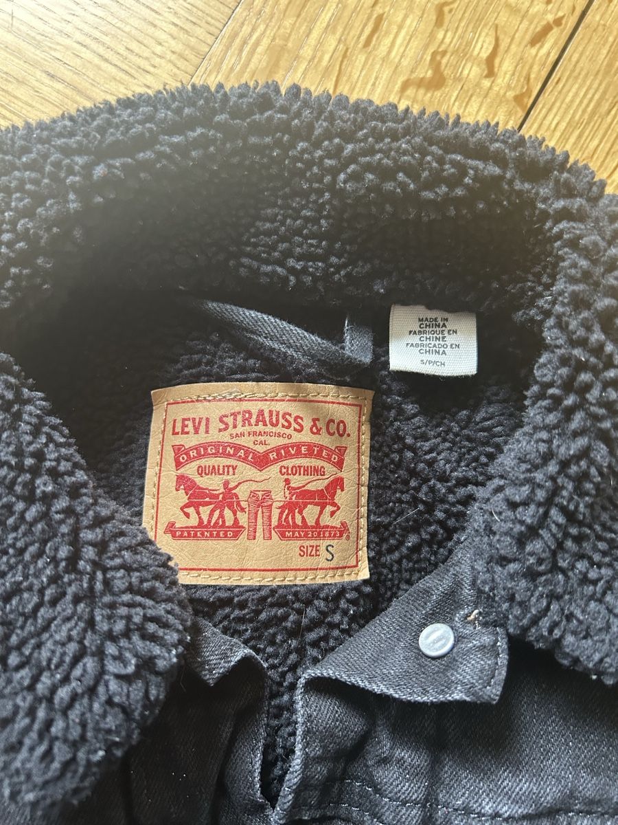 Levi's Giacche: Levi's Jeansjacke schwarz mit Teddyfutter Grösse S – Usato da Bern venduto da tschaesiii 1