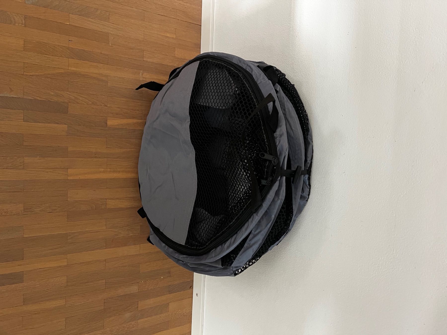 Niches, paniers: HUNDETUNNEL FÜRS AUTO – Neuf avec emballage d'origine à Thun par surfbeach 3