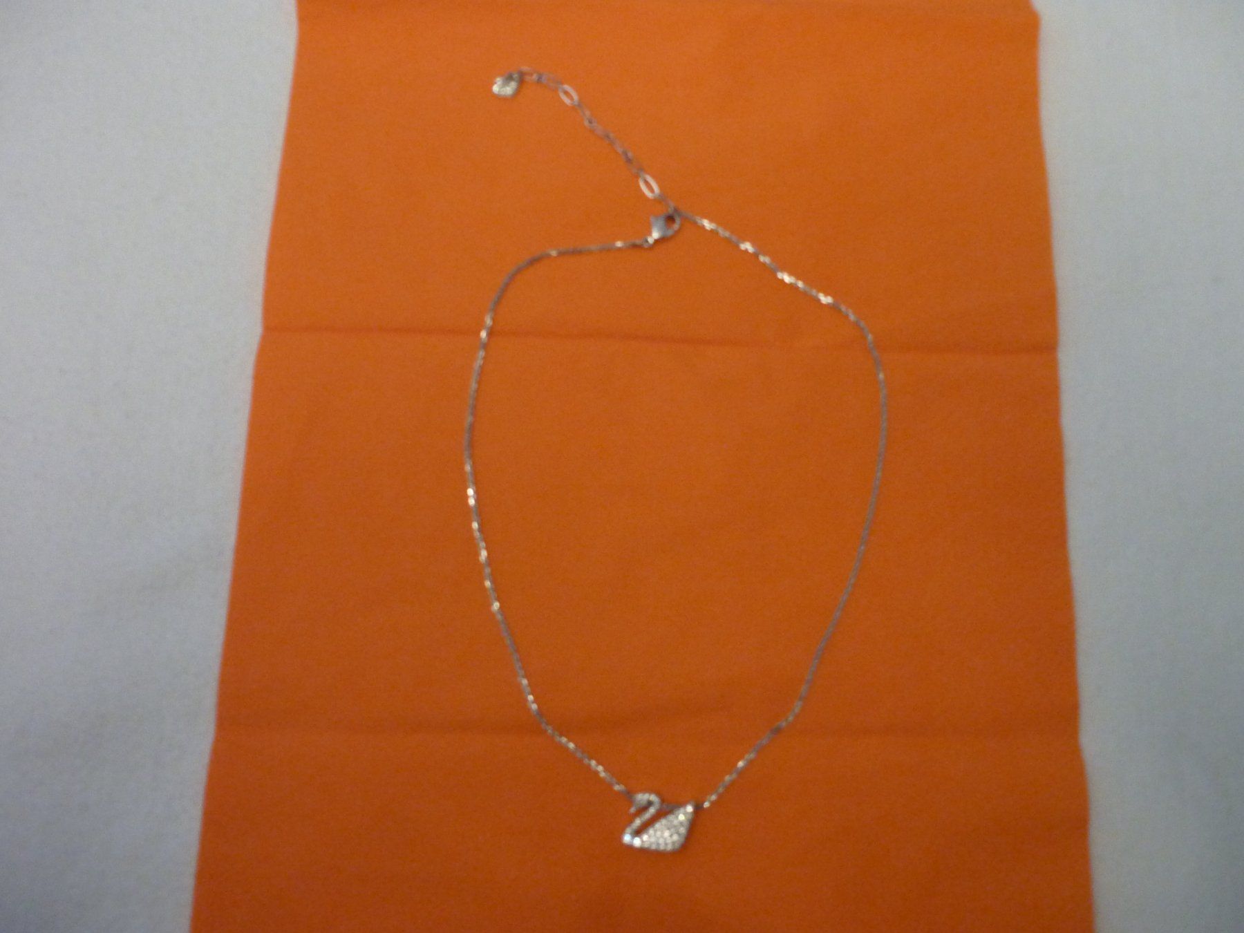 Catenine: Swarovski Halskette Schwan – Usato da Vaduz venduto da red94angel 1