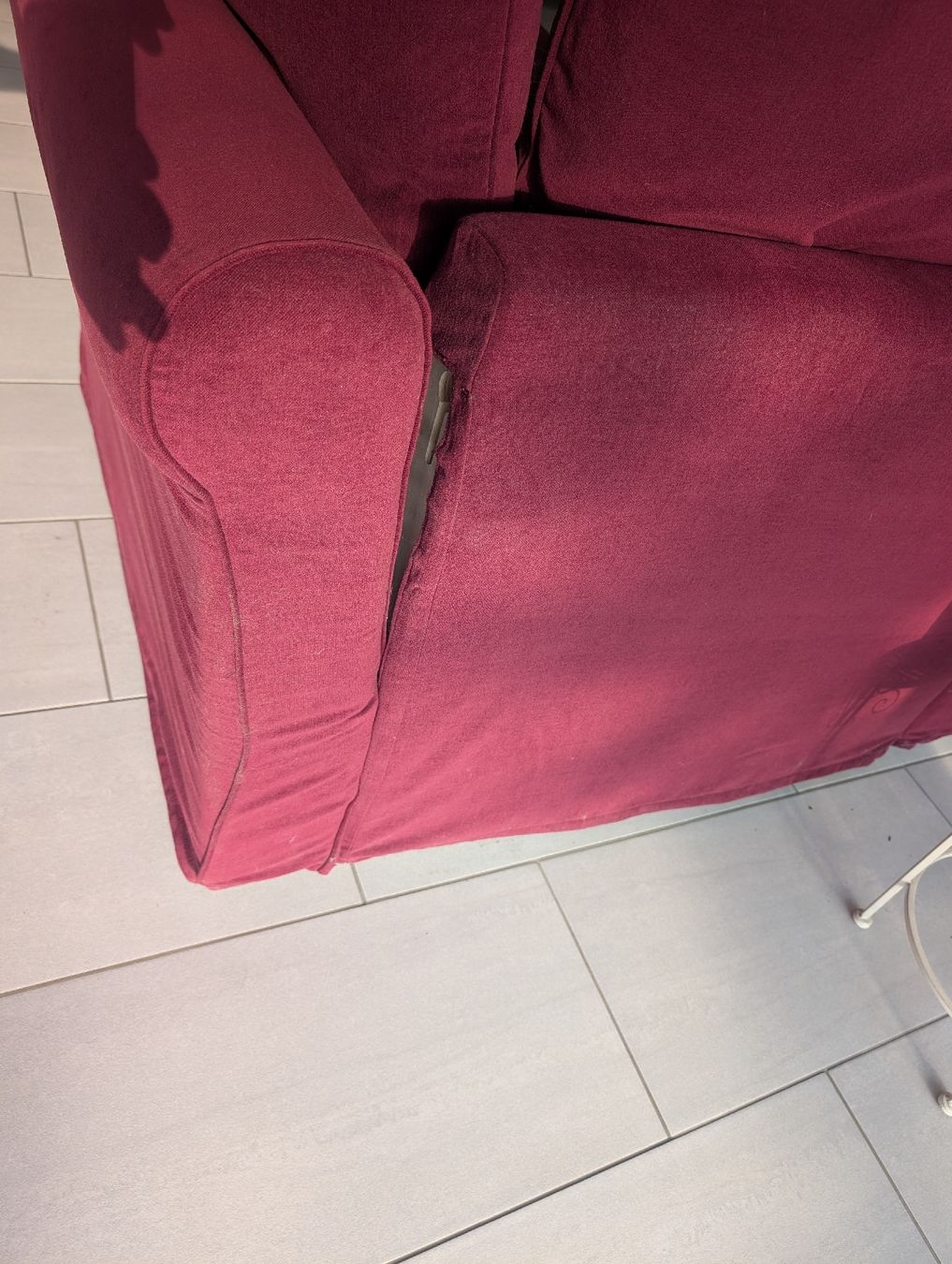 Ikea Divani: Sofa set burgundy 2-seater and corner sofa very comfortable. – Usato da Binningen venduto da cor_qgz7 6