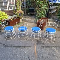 4 Drahtstühle weiss mit blauen Sitzkissen 60er Jahre Design