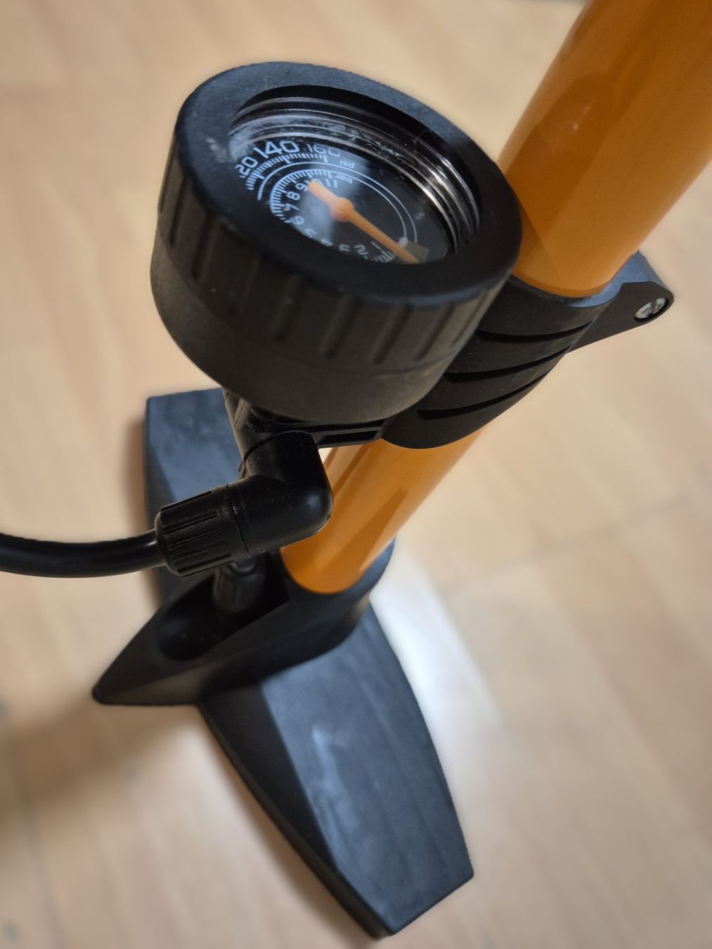 Pompe: Fahrrad Standpumpe mit Manometer – Usato da Hinwil venduto da Iceeagle 3