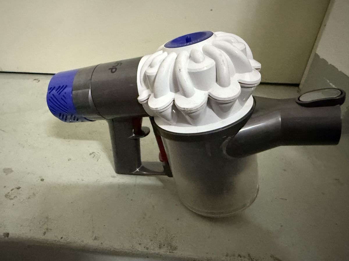 Dyson Aspirapolveri & Accessori: Dyson V6 Akku-Staubsauger – Difettoso da Birsfelden venduto da mah_6yvz