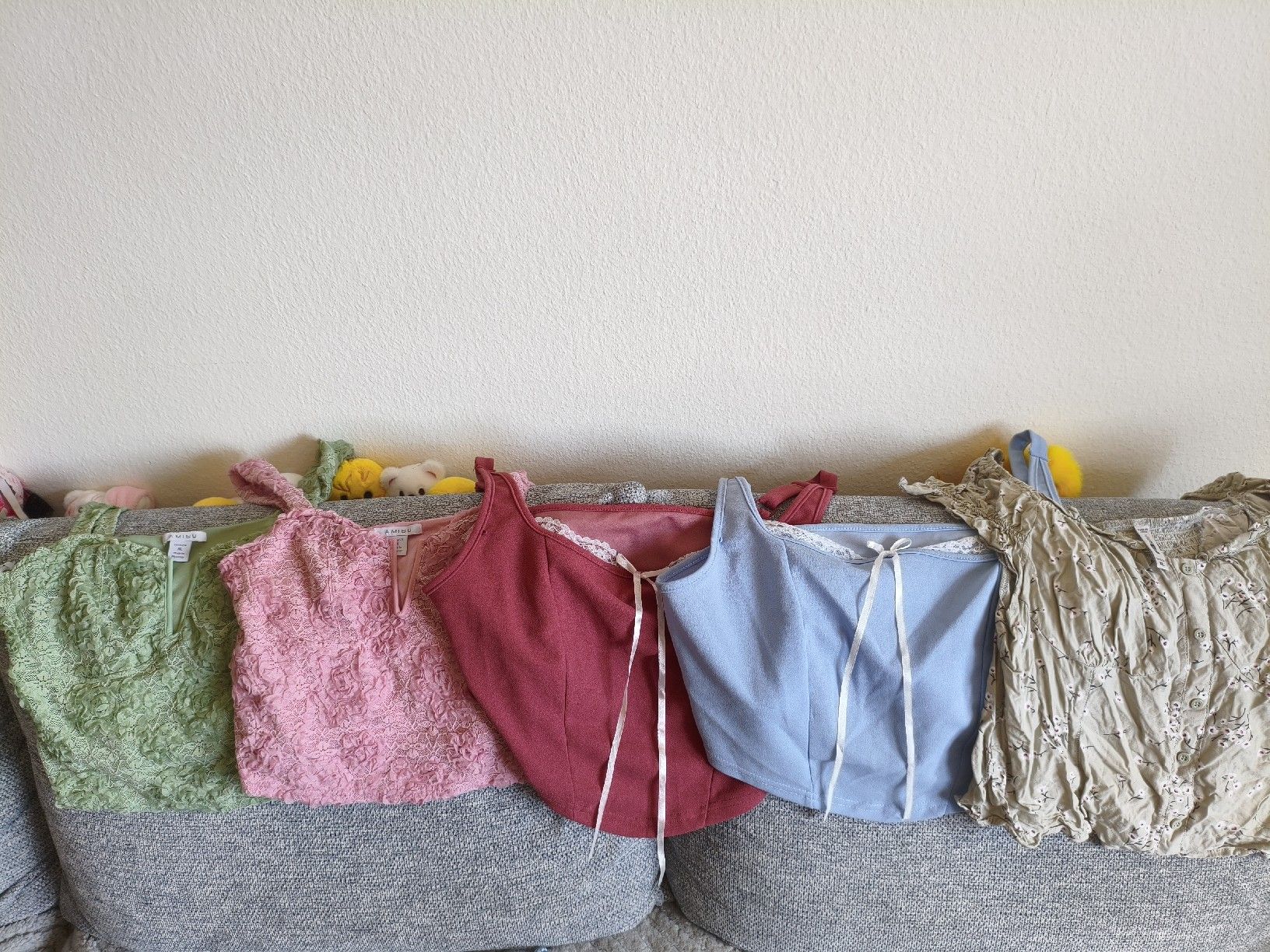 Lotti di vestiti: Lot de 5 hauts XL – Usato da Lausanne venduto da IseeIceasCream