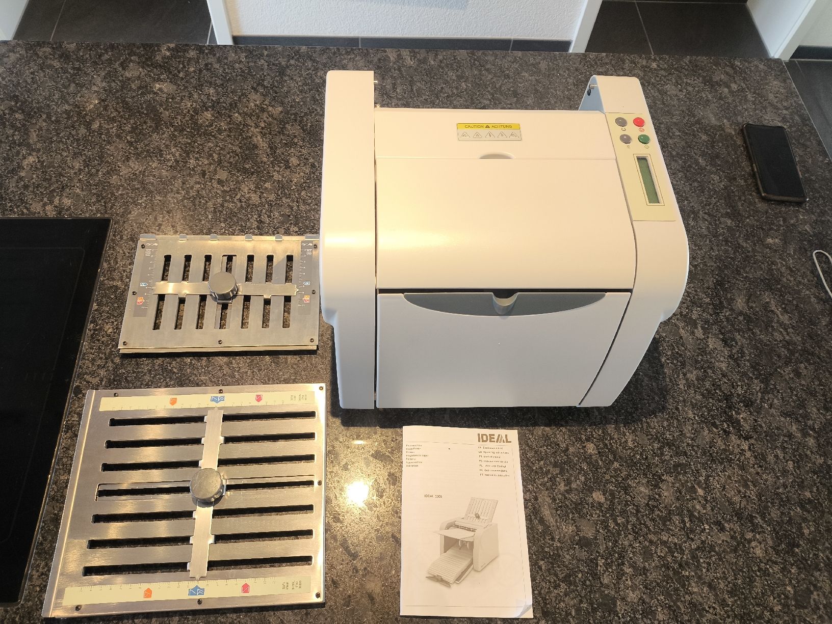 Tutte le macchine: IDEAL 8306 Falzmaschiene neuwertig – Usato da Schnottwil venduto da Fantasygwen17