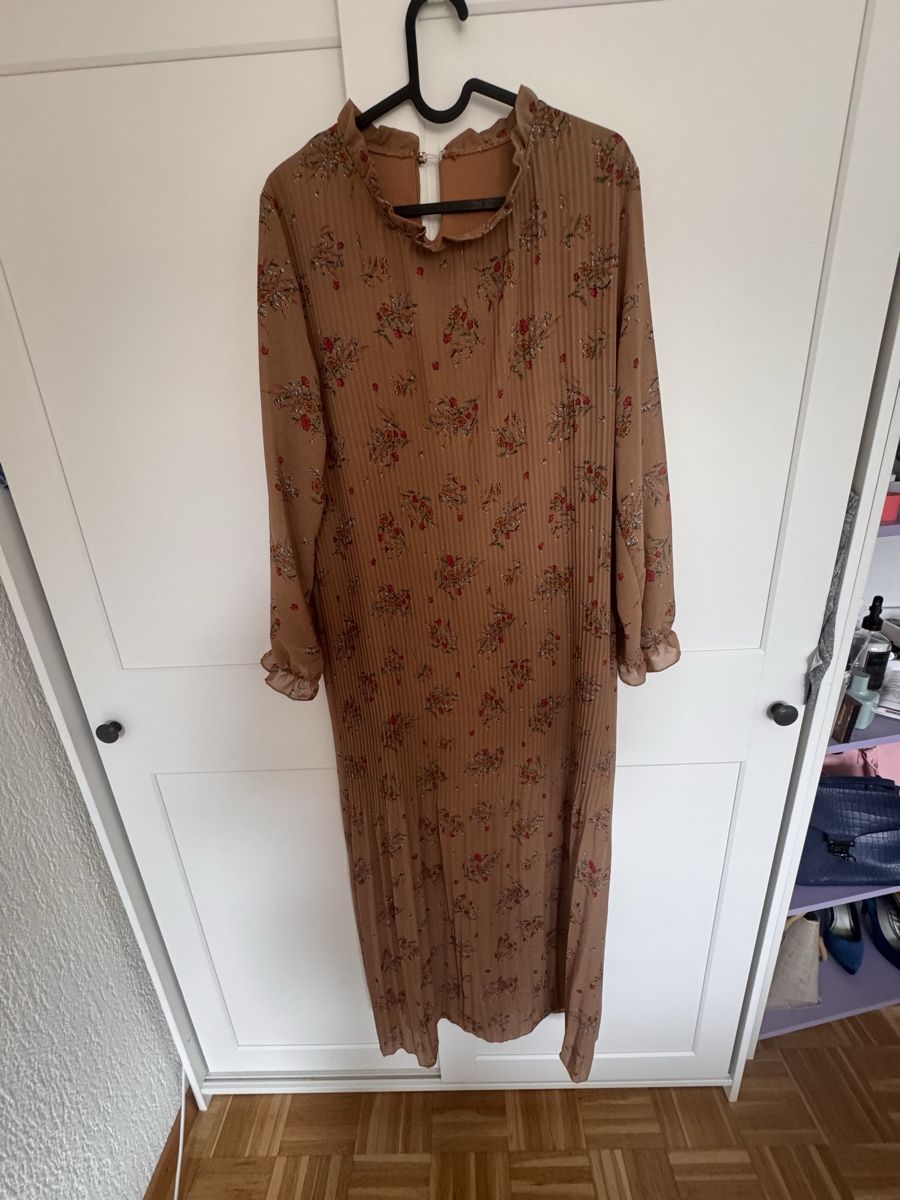 Vestiti: Robe longue fleurie taille M/L – Usato da La Chaux-de-Fonds venduto da Sabinchenn 2