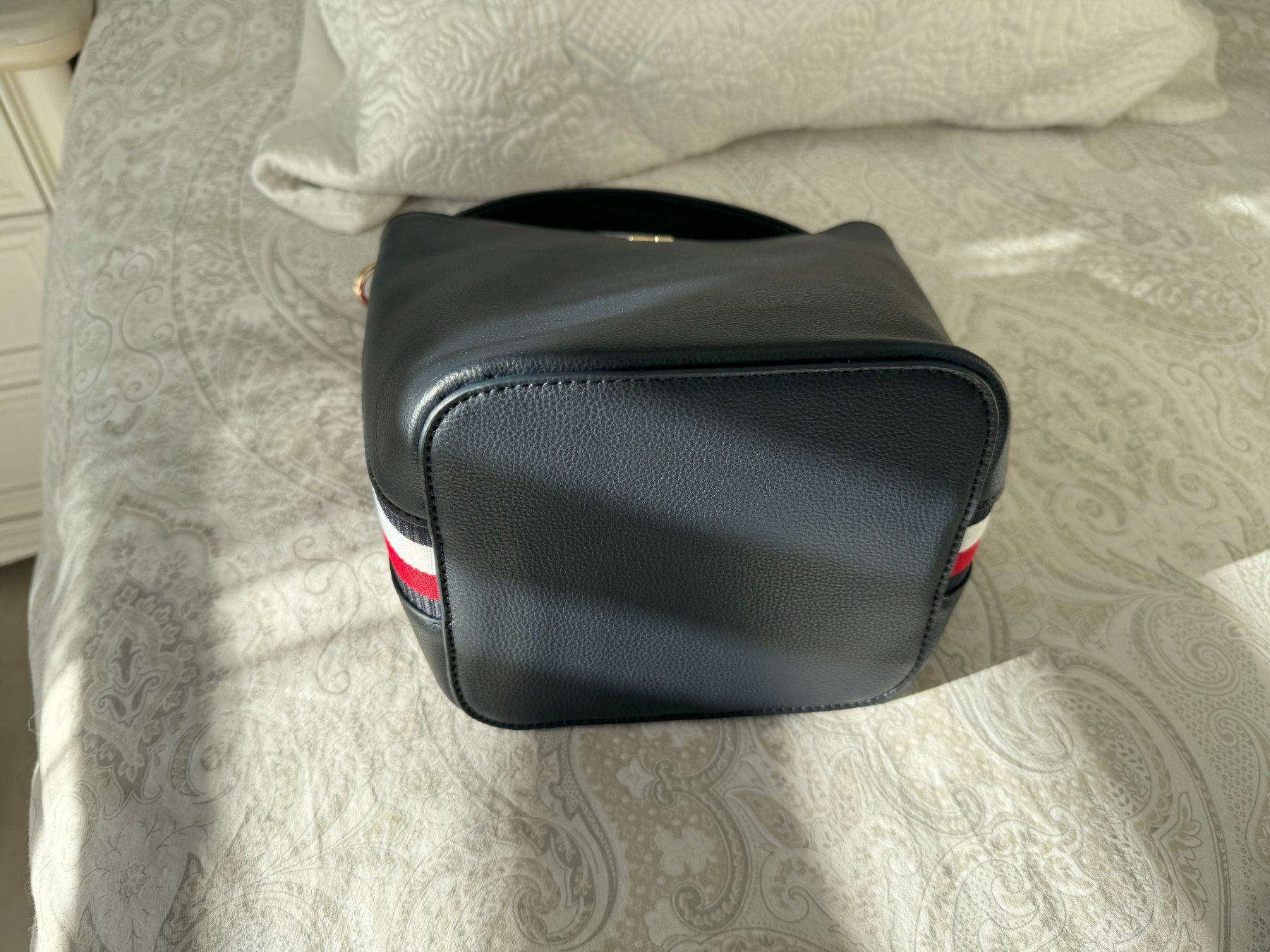 Tommy Hilfiger Borse: Tommy Hilfiger Beuteltasche dunkelblau – Usato da Muttenz venduto da einfach-schoen