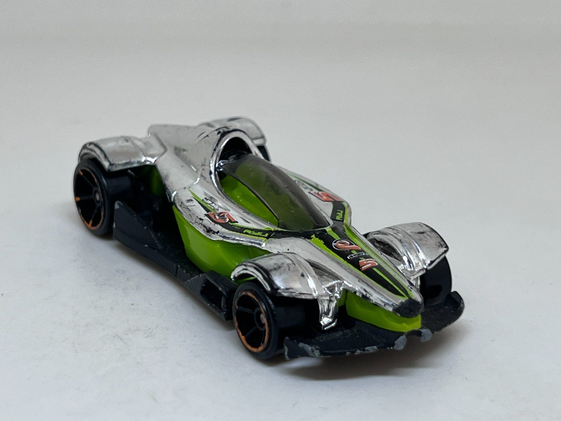 Hot Wheels Modellini d'auto: Hot Wheels Formula Street #18 – Usato da Wildegg venduto da LaaBoutique