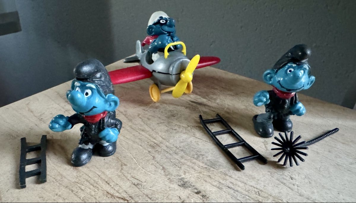 Statuette: 3 x alter Schlumpf Kaminfeger + Flieger – Usato da Rothrist venduto da Luckywinner