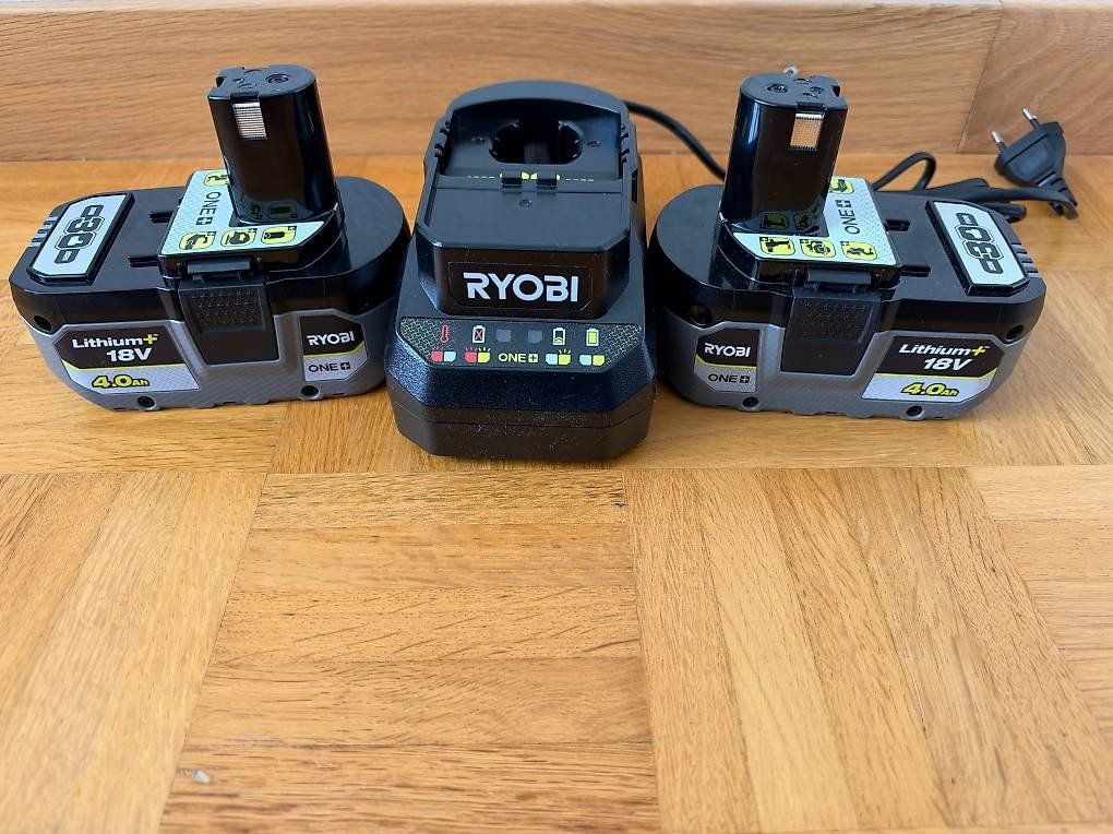 Meiko Gabbie, trasporto & Sicurezza: Ryobi Original set 2x 4Ah mit ladegerät – Nuovo e nell'imballaggio originale da Zollikofen venduto da Hoplaboom 3