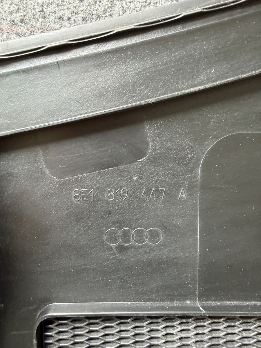 Audi Tutti pezzi di ricambio auto: Wasserkastenabdeckung (Audi) – Usato da Ulisbach venduto da PET-030 2