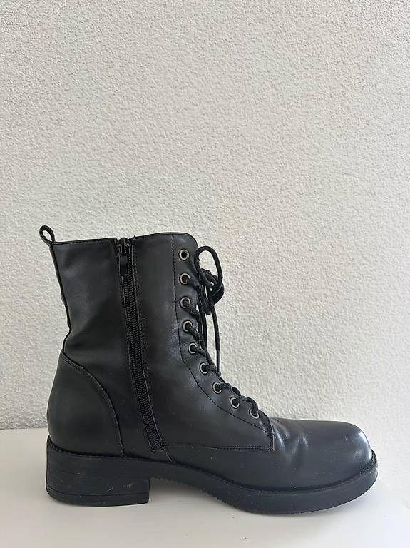Scarpe da donna: Schwarze Stiefel – Nuovo e nell'imballaggio originale da Oberdorf SO venduto da sel_wc6w 1