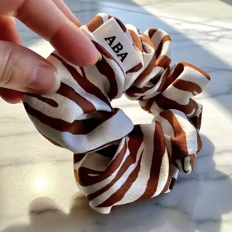 Accessori per capelli: Scrunchie - Handgemachtes Seide Haargummi - Neu – Nuovo e nell'imballaggio originale da Vals venduto da ABA-Atelier 4