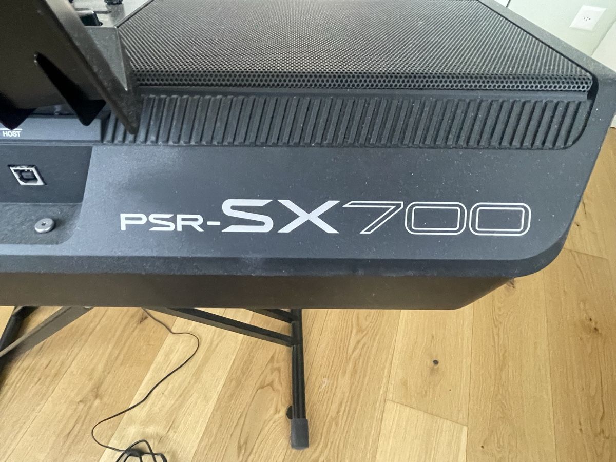 Yamaha Strumenti musicali: Keyboard Yamaha PSR-SX700 – Usato da Dübendorf venduto da Airplane 3