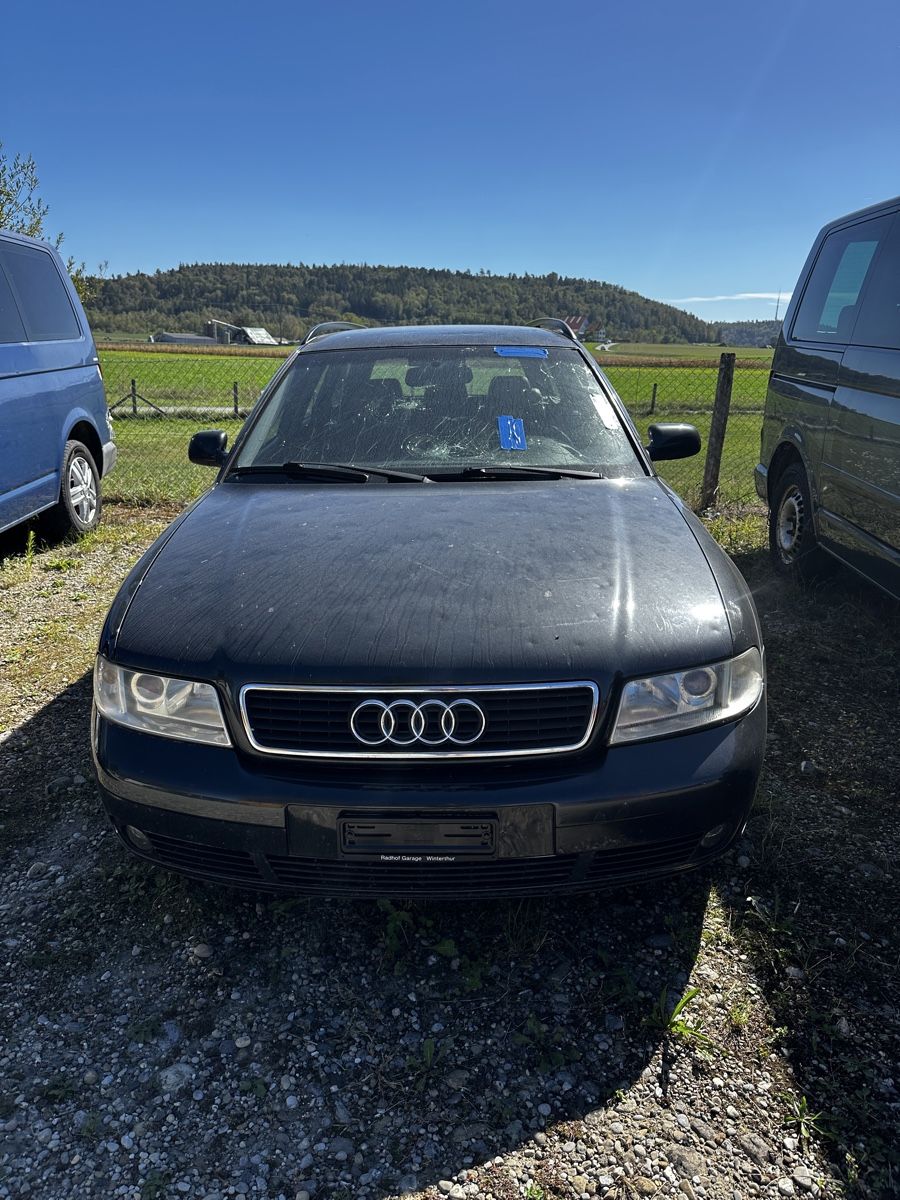 Audi Autos: Audi A4 – Défectueux à Neftenbach par Davin10