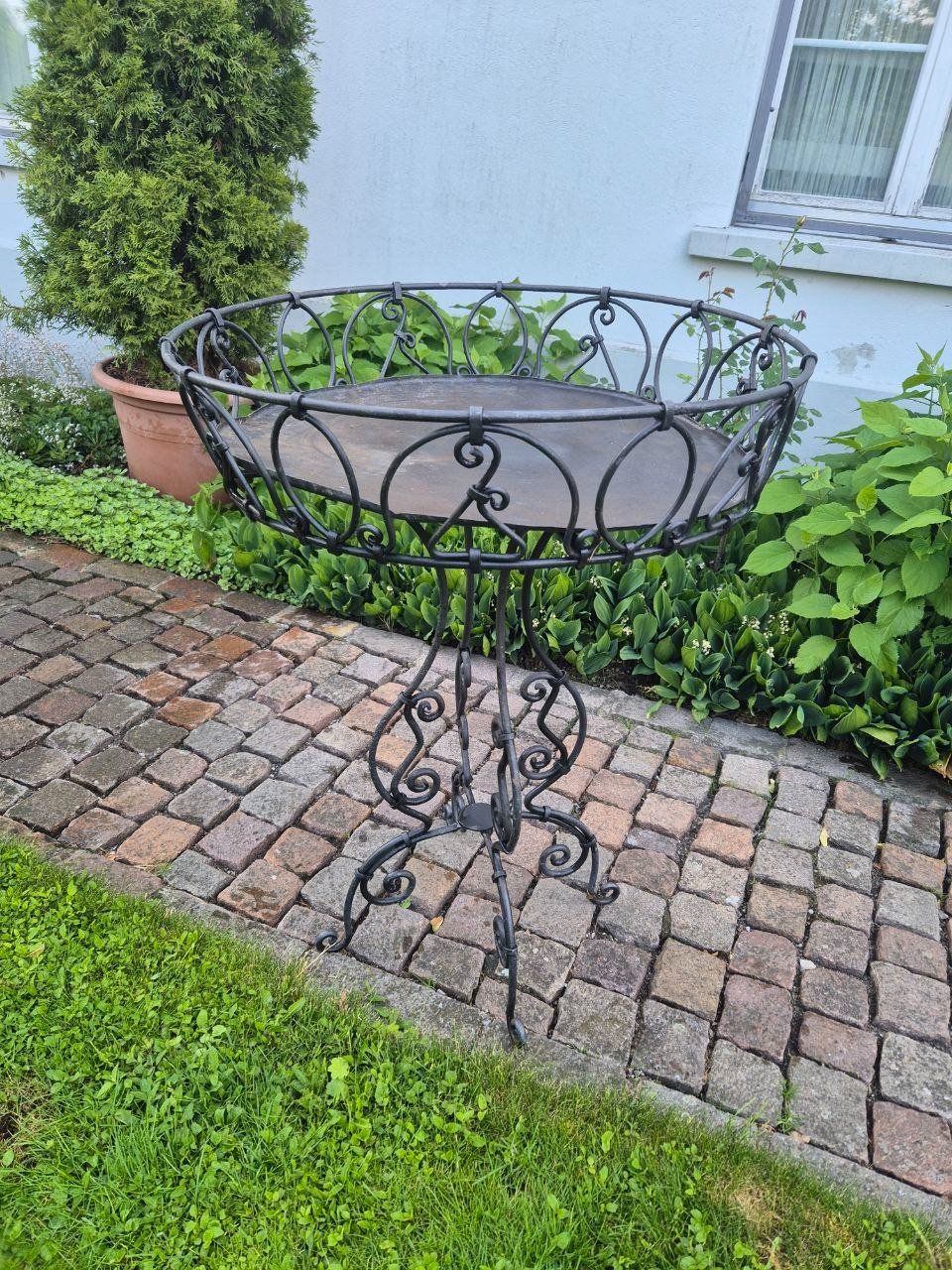 Sonstiges für Haushalt & Wohnen: Blumenständer alt Eisengestell schwarz – Gebraucht aus Speicher von Ramtha1