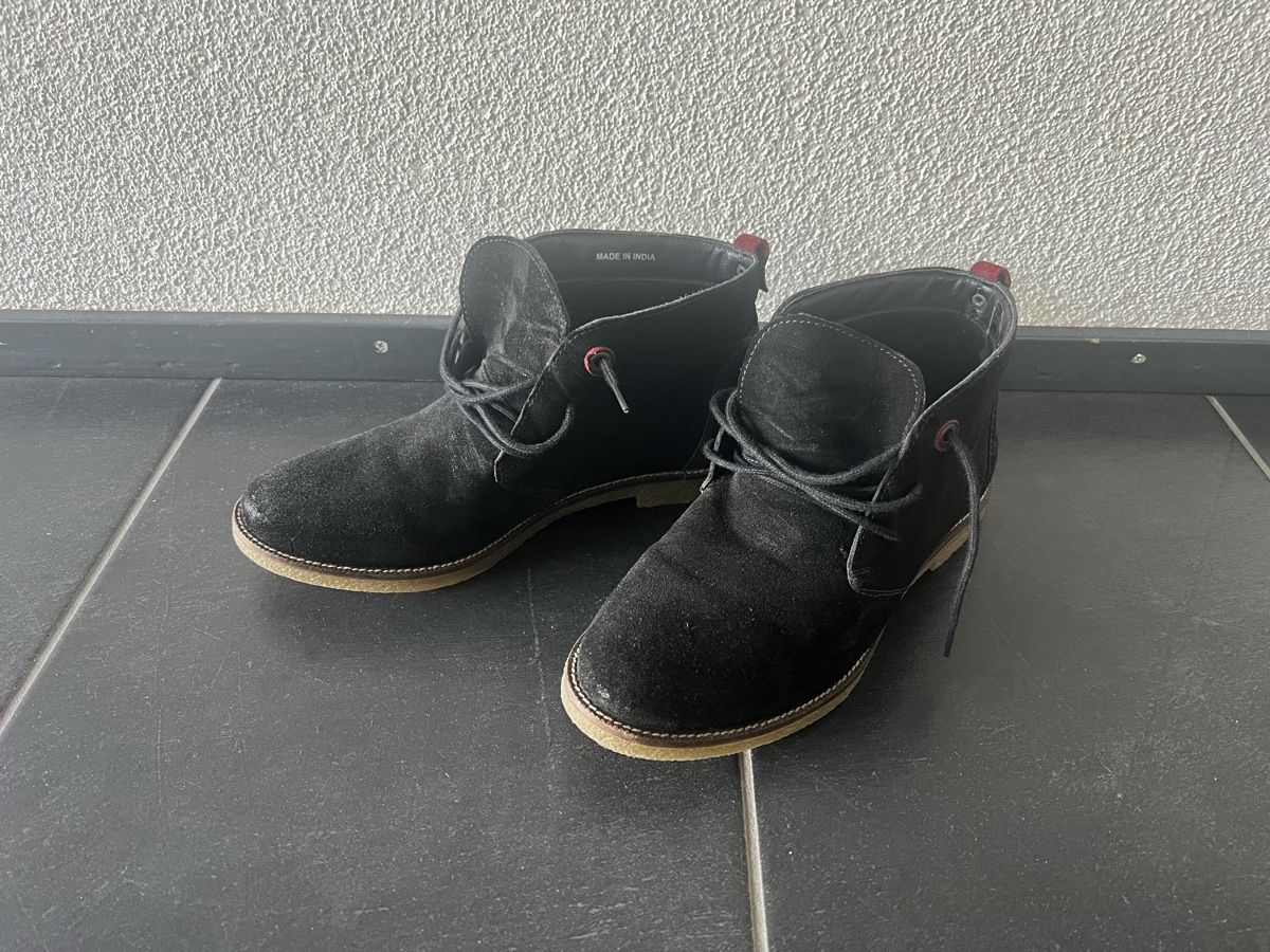 Scarpe da uomo: Schwarze Wildleder Winter Schuhe, Gr. 39, neuwertig – Nuovo (secondo la descrizione) da Perlen venduto da Chregle1