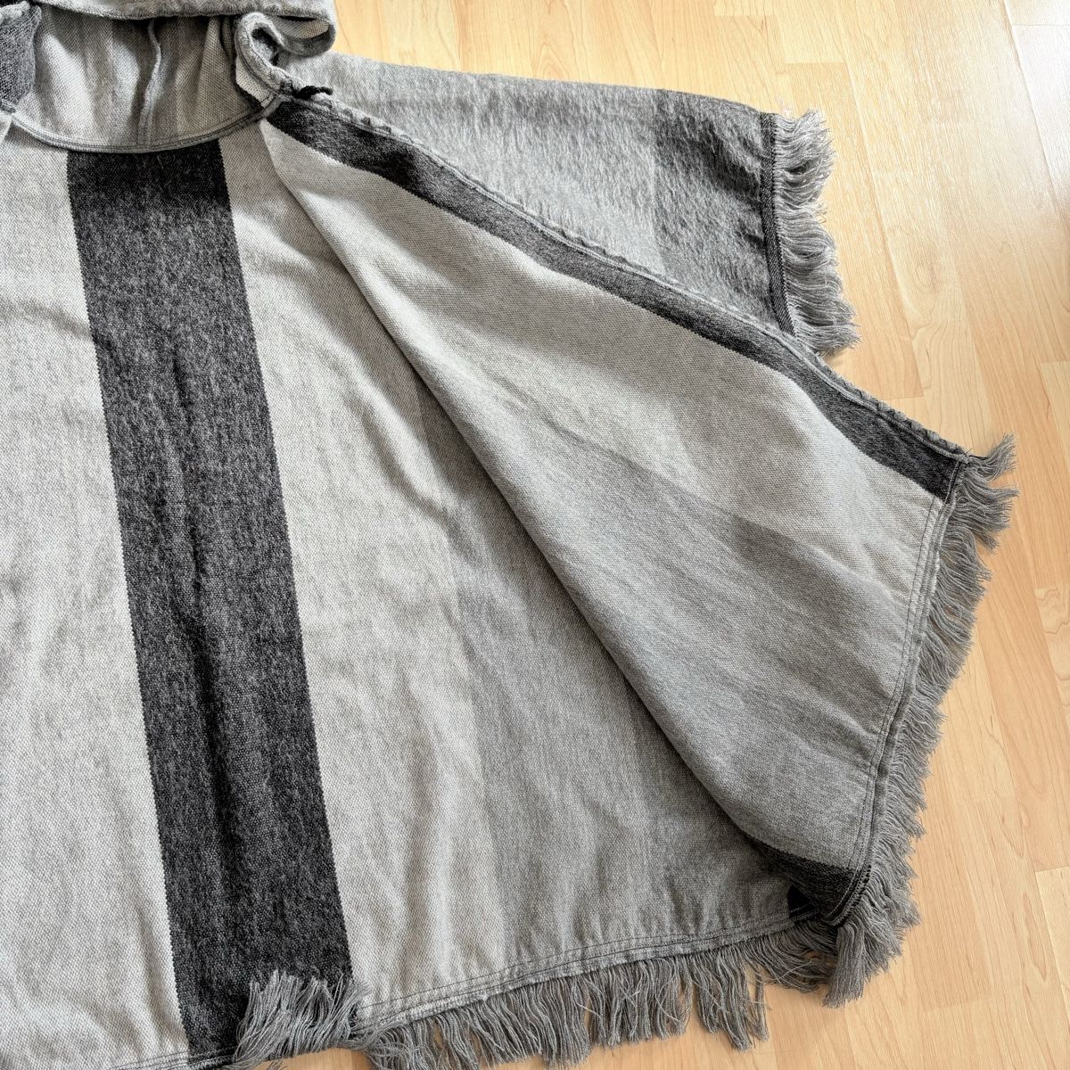 Altro in Moda donna: Poncho gris artisanal cachemire – Nuovo (secondo la descrizione) da Moudon venduto da TigerrrEye 2