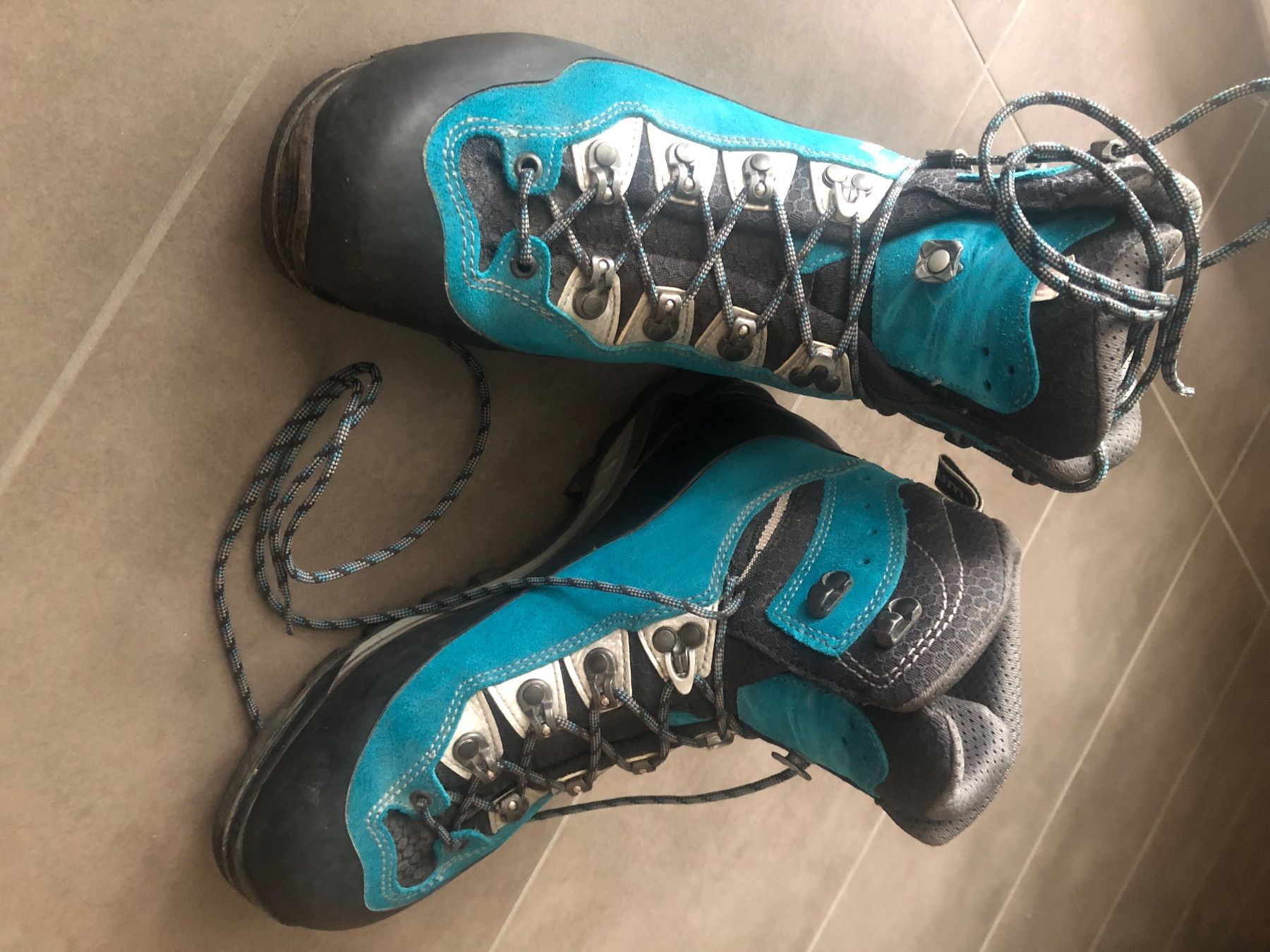 Lowa Scarpe da donna: Wanderschuh LOWA – Nuovo (secondo la descrizione) da Au SG venduto da eve_m2zr