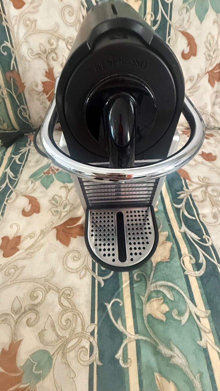 De'Longhi Macchine per caffè & Macchine per espresso: Macchina caffè DeLonghi Nespresso nera argento – Usato da Monte Carasso venduto da Ely67 2