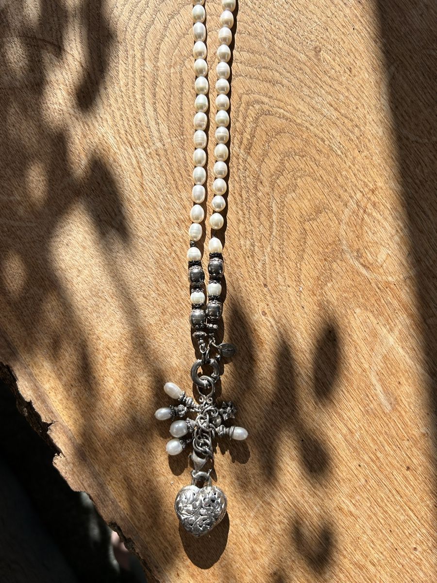 Catenine: Perlenkette Silber Herz Anhänger Vintage Boho chic – Usato da Trin venduto da kreadiva