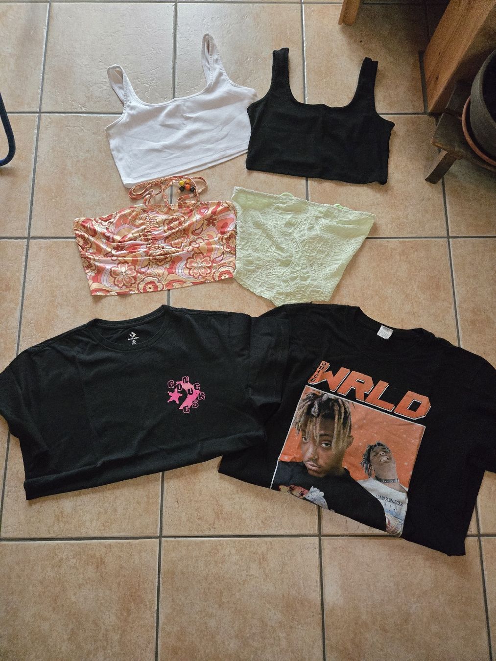 Lotti di vestiti: lot 6 pièces taille L – Usato da Sion venduto da Oonathoo