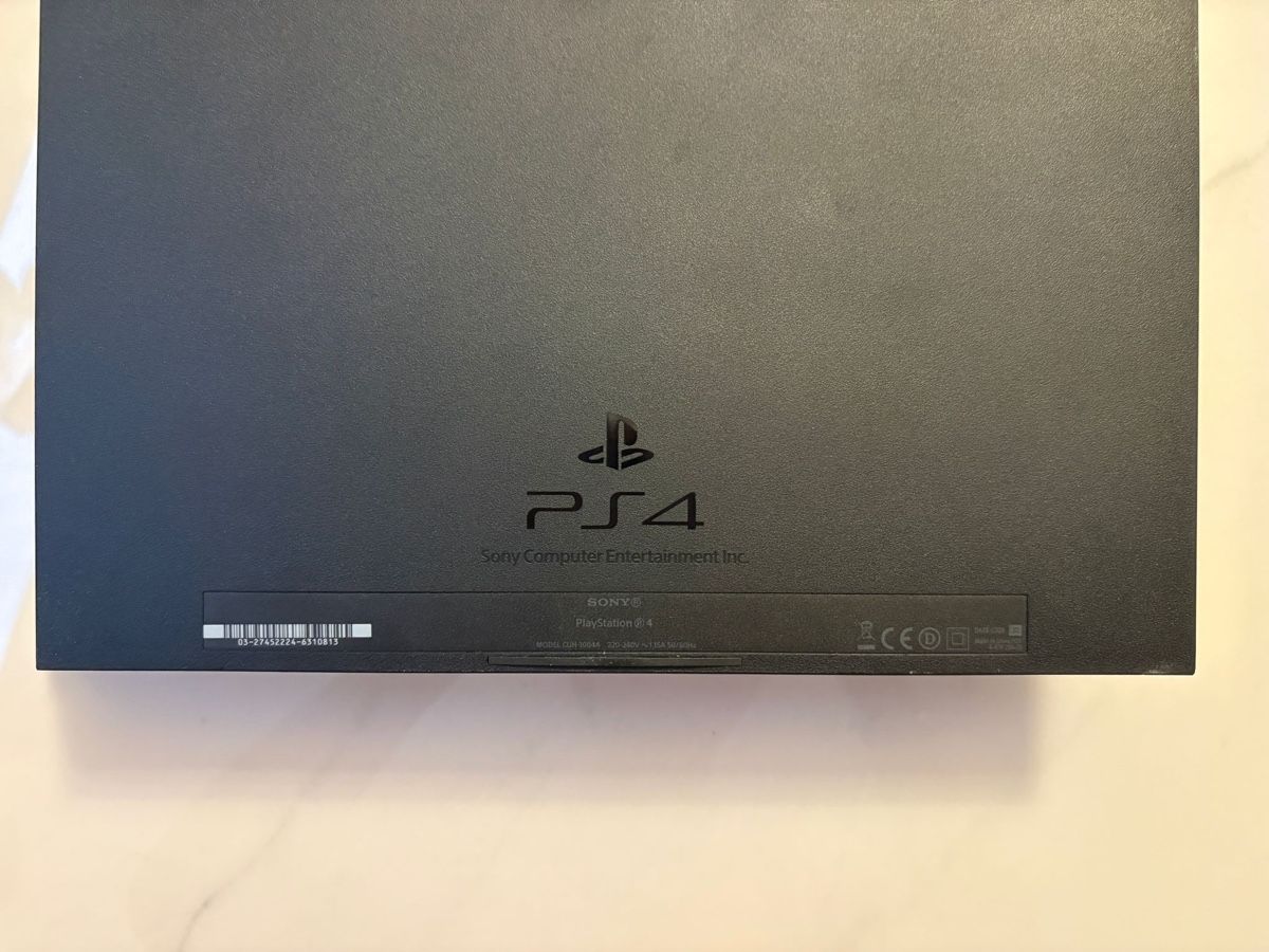 Sony Console: Playstation 4 zu verkaufen – Usato da Uster venduto da are_rts9 2