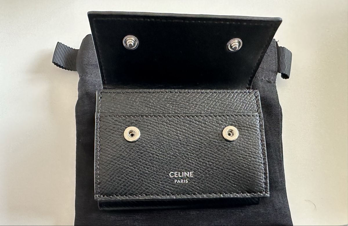 Celine Portafogli: CELINE Wallet / Portemonnaie Tri-Fold – Nuovo (secondo la descrizione) da Winterthur venduto da diet_cola86 1