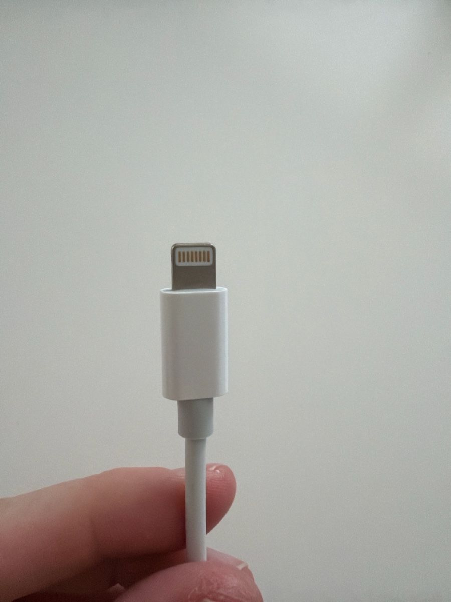 Apple Kartenlesegeräte: Avizar Speicherkartenleser mit Apple Lightning  – Neu (gemäss Beschreibung) aus Cham von fra_5gmt 2