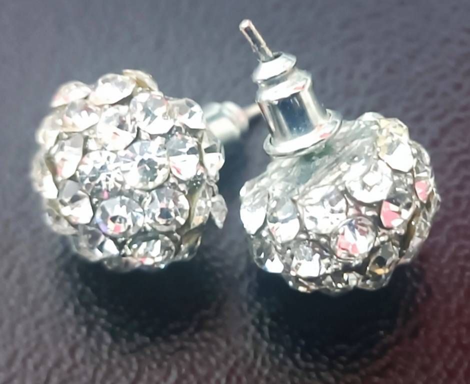 Ohrringe & -stecker: Ohrstecker mit Kristallen – Gebraucht aus Bern von sv-trade