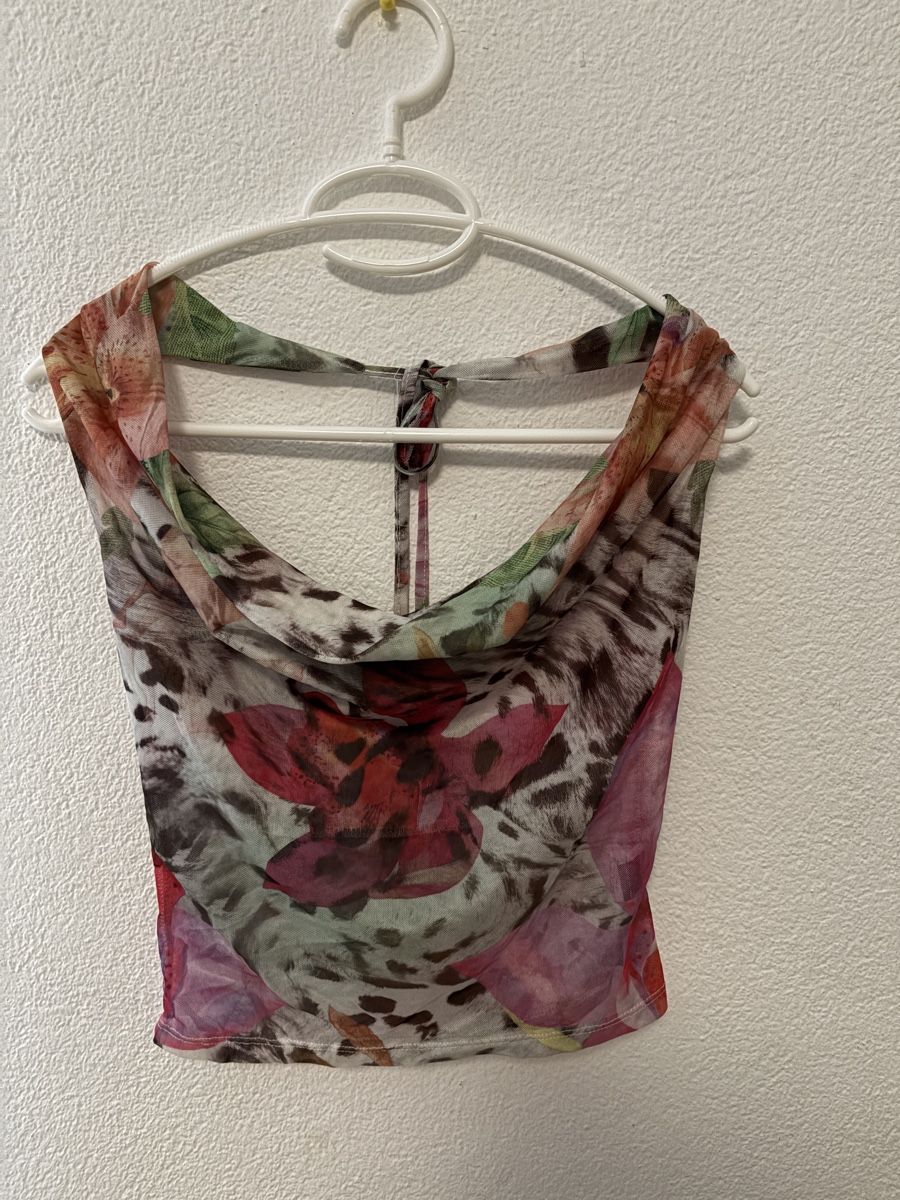 Tops: Damen Oberteil mit Blumenmuster und Bindedetail bunt – Neu (gemäss Beschreibung) aus Zollikofen von Saron.te