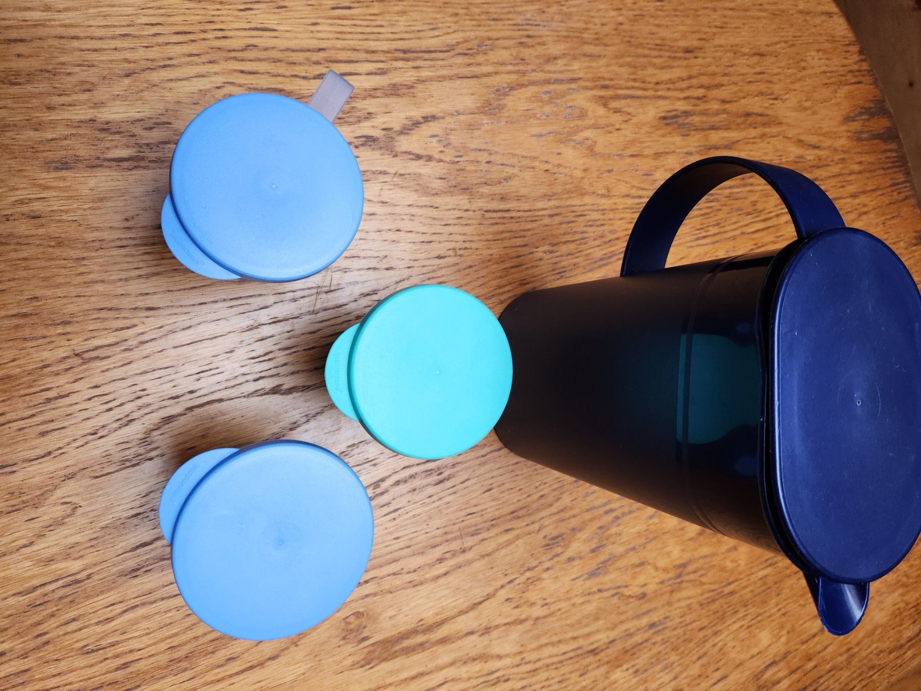 Tupperware Behälter & Ähnliches: Tupperware Aqua Krug 2l -2,1l , Gelb oder  Hellblau – Gebraucht aus Gstaad von Meiel2020 9