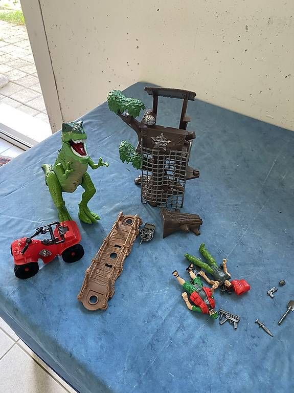 Spielzeuge: Dino Spiel Set  – Gebraucht aus Binz von kat_s2w7 2