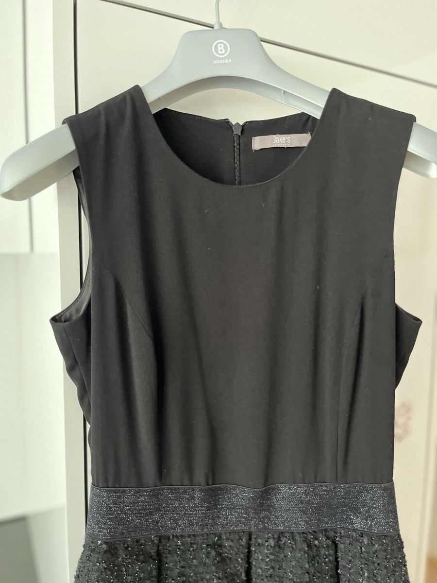 Kleider: Schwarzes Kleid (knielang) – Gebraucht aus Fiesch von Chloe09 4