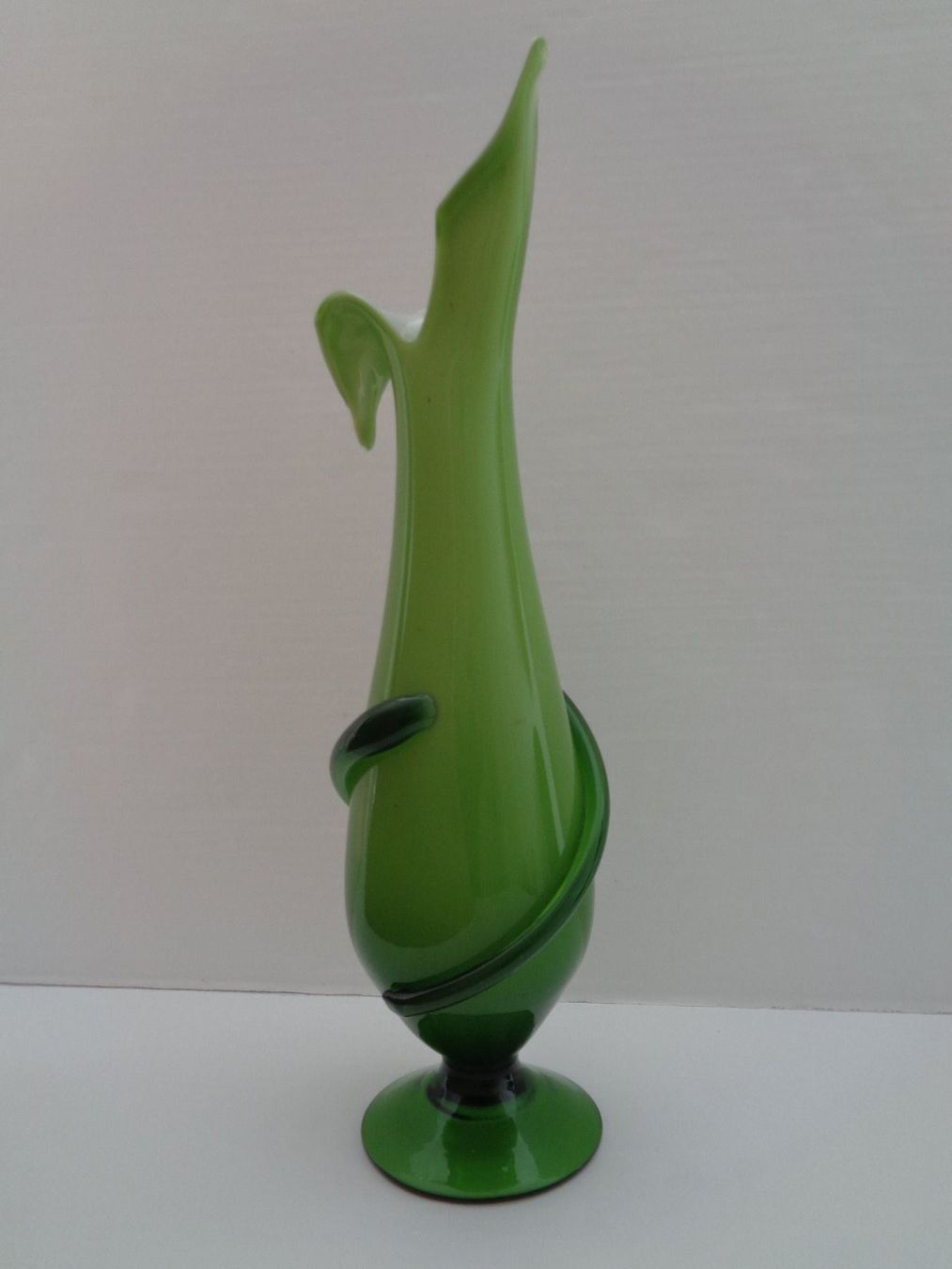 Murano Vasi & Recipienti: Murano Schnabelvase Opaline grün – Usato da Chur venduto da omonia 3