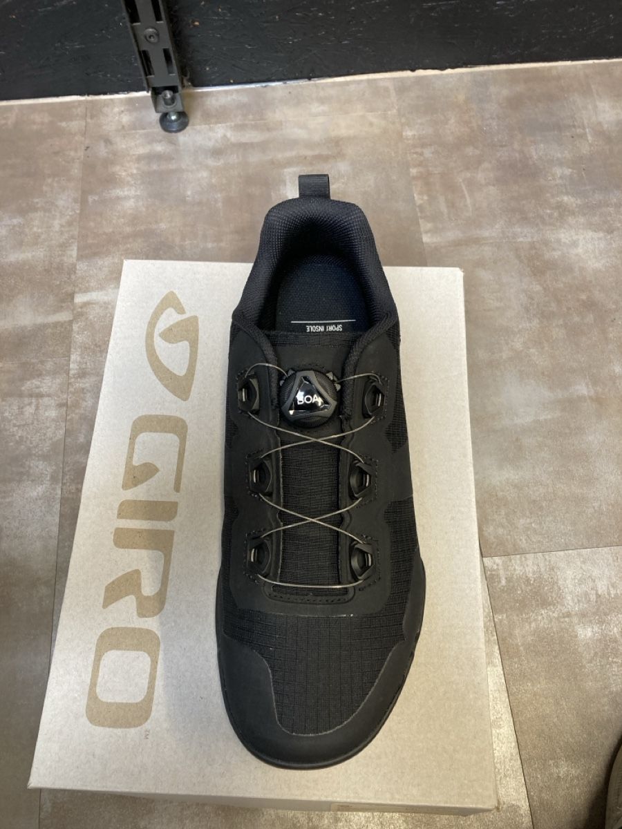 Giro Scarpe da uomo: Giro Tracker Flatpedal Schuhe grösse 42 – Nuovo e nell'imballaggio originale da Zürich venduto da Barspin 1