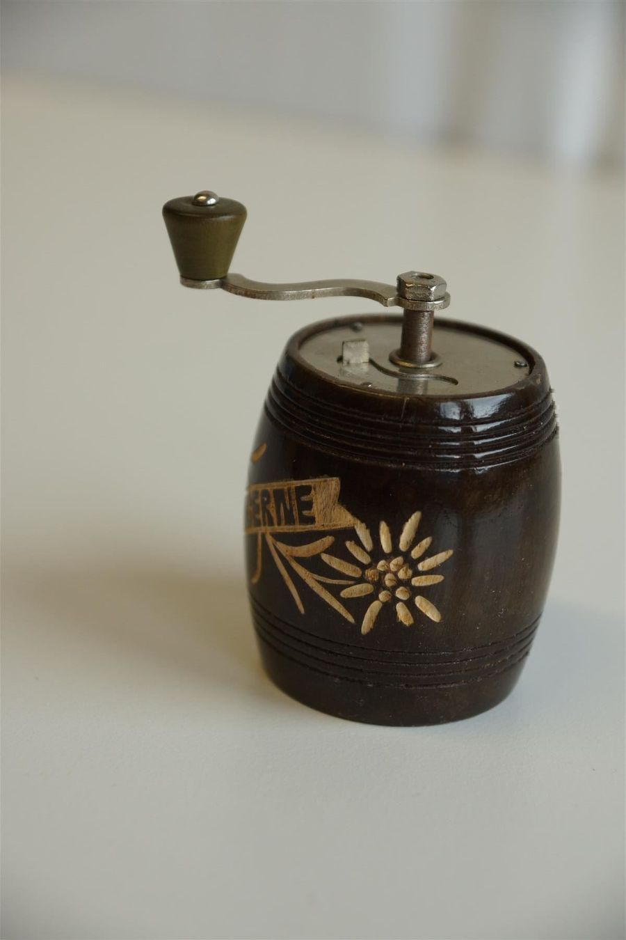 Elettrodomestici da cucina: Pfeffermühle, geschnitzt – Nuovo e nell'imballaggio originale da Brienz BE venduto da P.Edelweiss 1