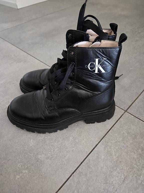 Scarpe da donna: Stivaletti donna Calvin Klein  – Usato da Bellinzona venduto da lus_lyb5 2