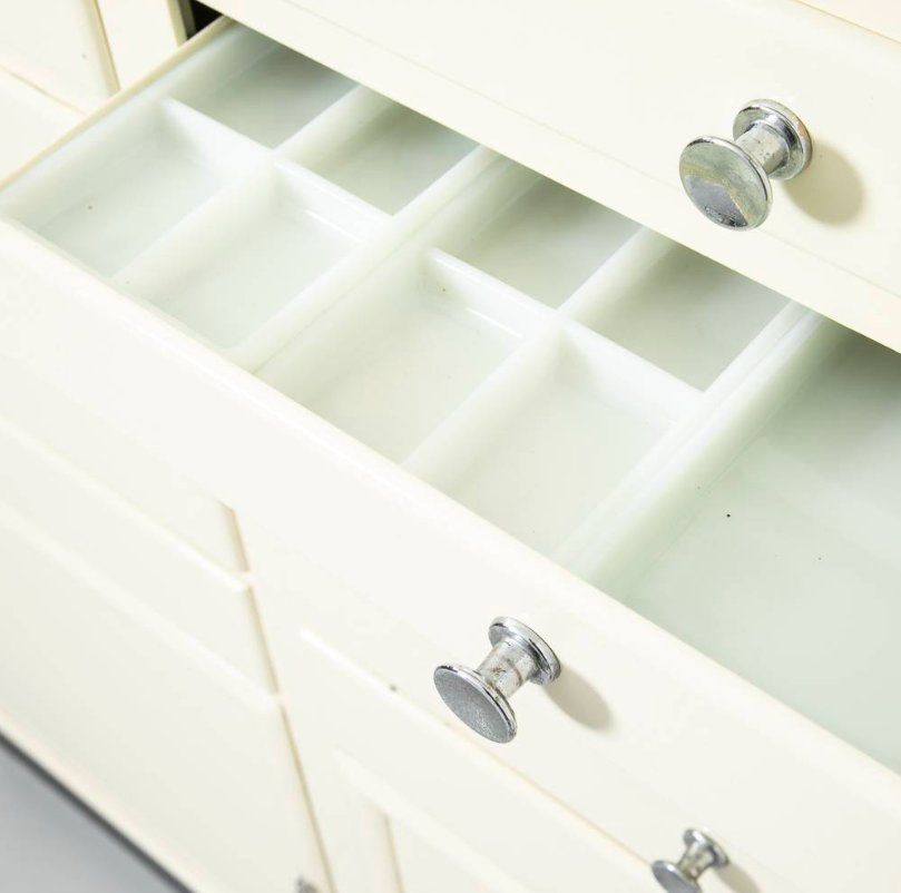 Armadi: Arztschrank mit Aufsatz, neu lackiert – Usato da Zürich venduto da moebelzuerich 3