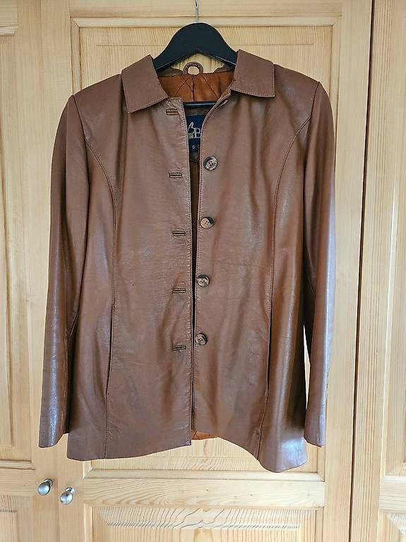 Vestes: Lederjacke Gr. S – D'occasion à Bäretswil par sia_cp8q