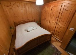 Letto matrimoniale stile chalet in legno di pino