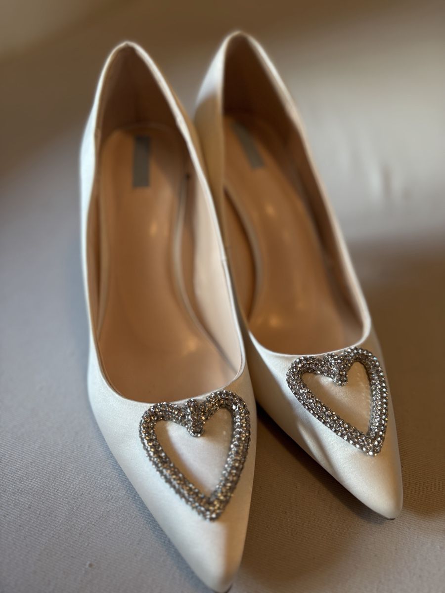 Damenschuhe: Scarpe bianche con cuore – Neu (gemäss Beschreibung) aus Vernate von YleBru