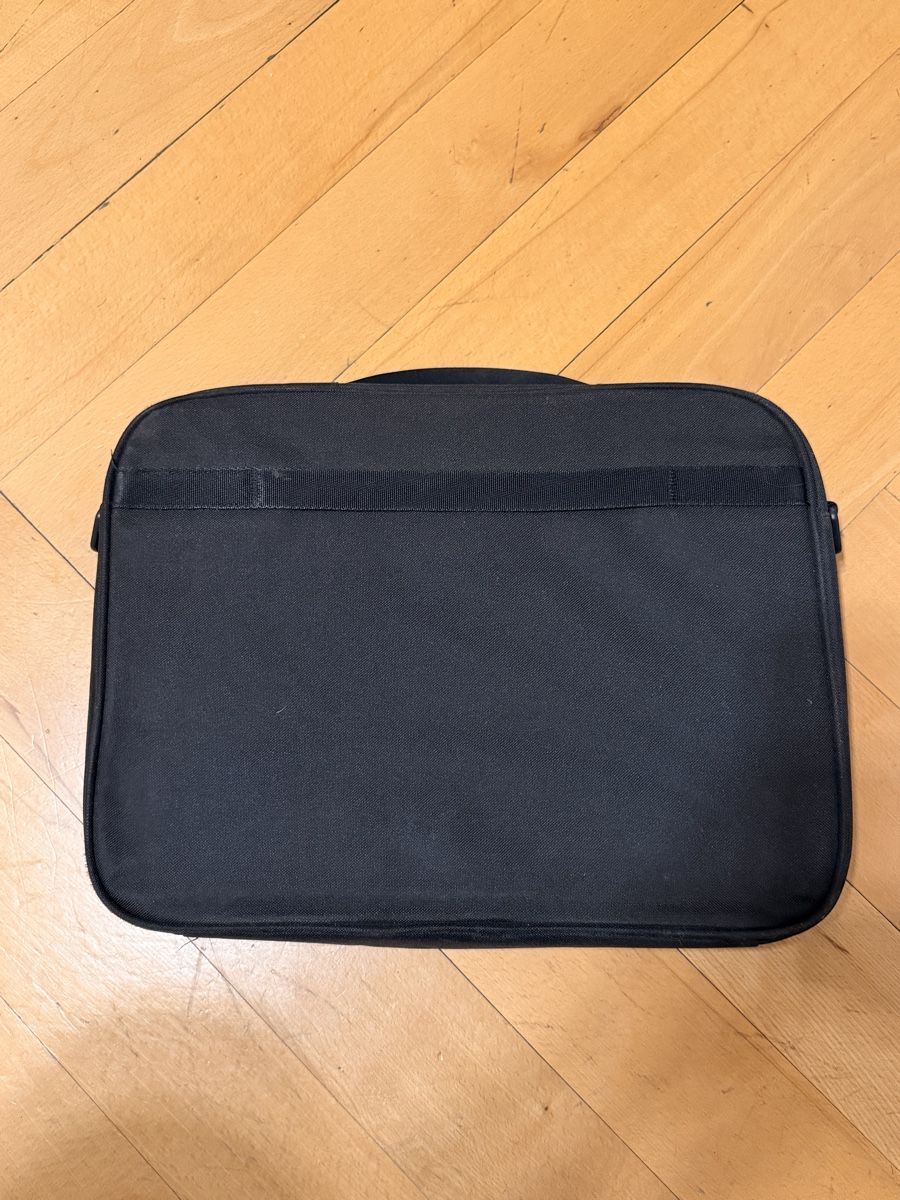 Targus Taschen: Targus Laptoptasche schwarz – Gebraucht aus Visp von locosshop 1