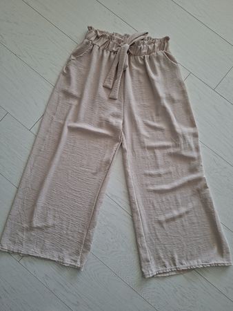 Trendige Sommerhose, Grösse S, neuwertig, zum Schnüren.