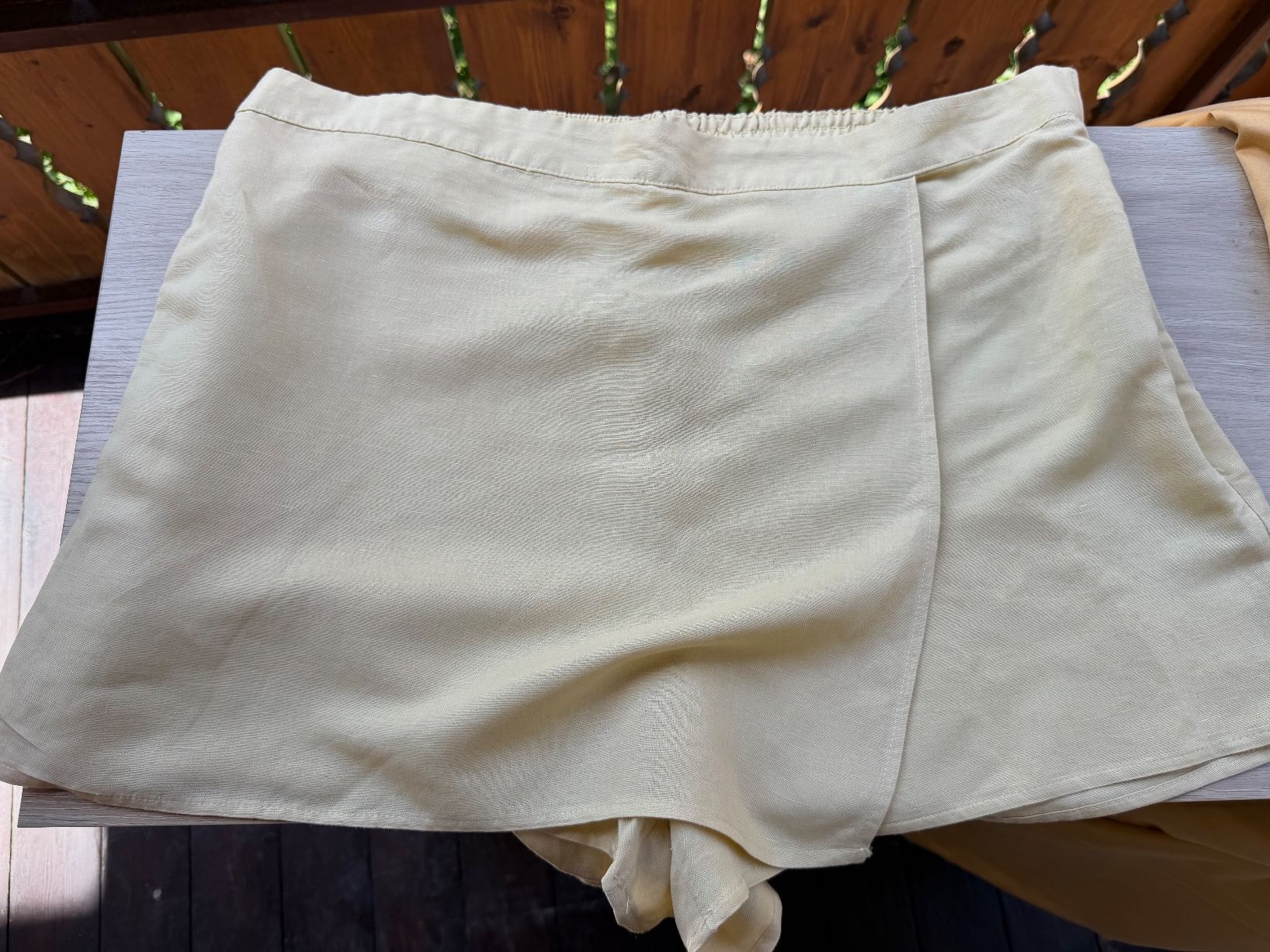 H&M Gonne: H&M Skort gelb Gr. XL – Nuovo (secondo la descrizione) da Zermatt venduto da cacador