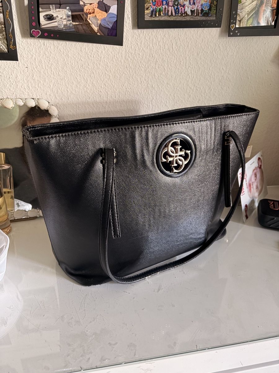 Borse da donna: Guess  Handtasche, Schultertasche – Usato da Basel venduto da ibs_5cql 8