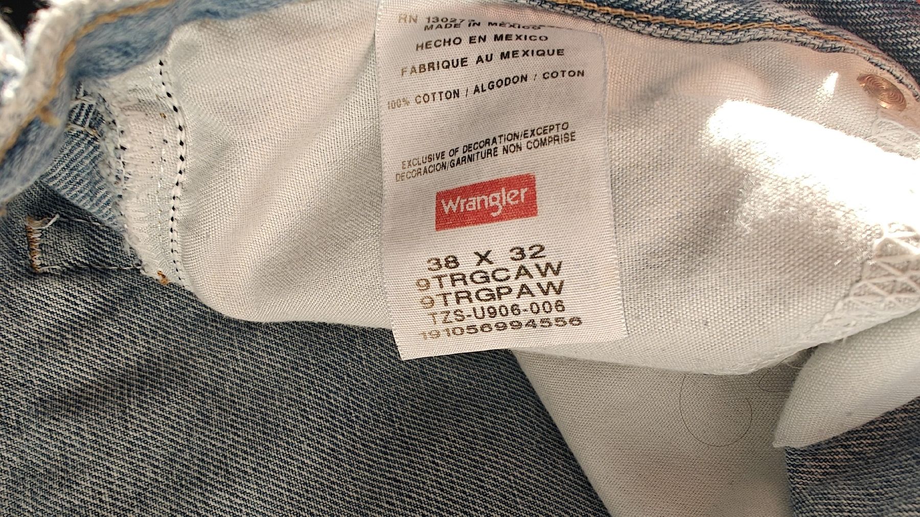 Champion Lotti di vestiti: Vintage- Jeans und Kapuzenpullover – Usato da Windisch venduto da benedetta_ 3
