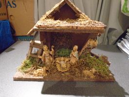 Krippe Holz mit Moos etc. und Figuren