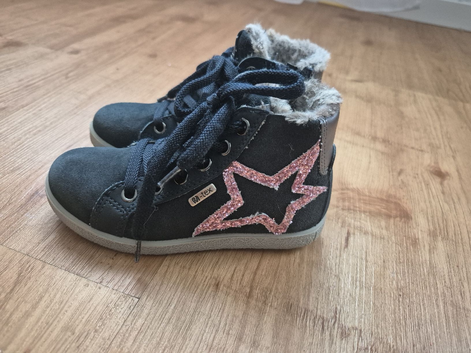 Elefanten Schuhe für Mädchen: elefanten gr.27 – Gebraucht aus Spiez von V.H.K.